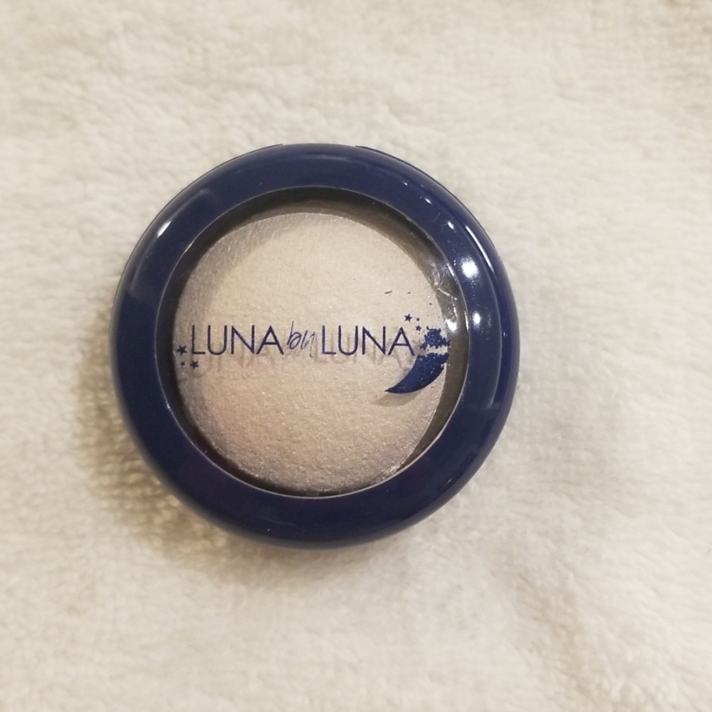Luna by Luna Baked Highlighter in Crescent